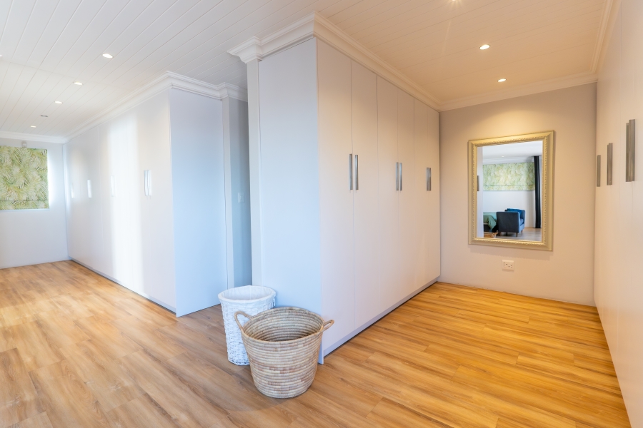 5 Bedroom Property for Sale in Van Riebeeckstrand Western Cape